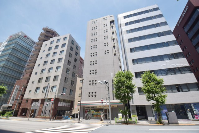 【現況写真】 | スタジオ・スクエア人形町 | 外観と前面道路の様子。～即日のご見学可能～　お問合せはお気軽にどうぞ。
