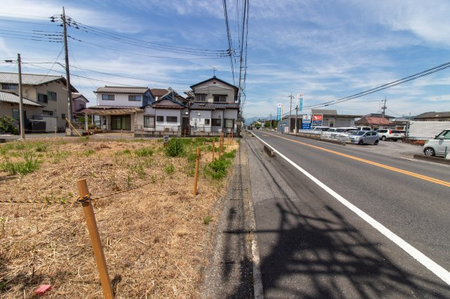 足利市小俣町の売地の前面道路含む現地写真