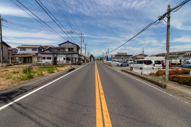 足利市小俣町の売地の前面道路含む現地写真|北側前面道路
前面道路が広く、車の出入りもスムーズ