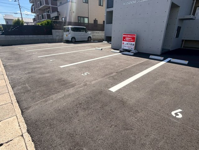 WINDOMルミナスの駐車場
