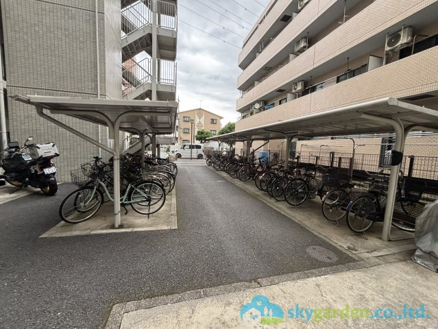 クリオ平塚弐番館の駐車場