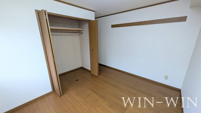 ドルフ・サンフラワーの寝室