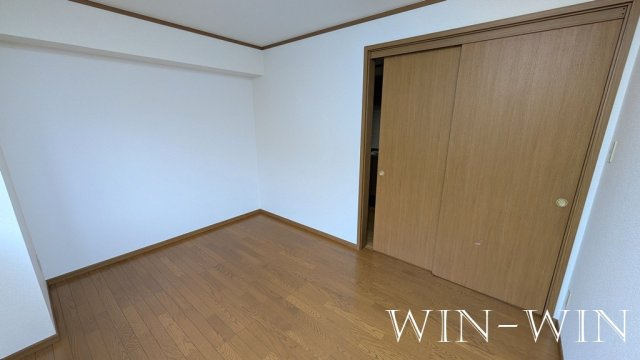 ドルフ・サンフラワーの洋室