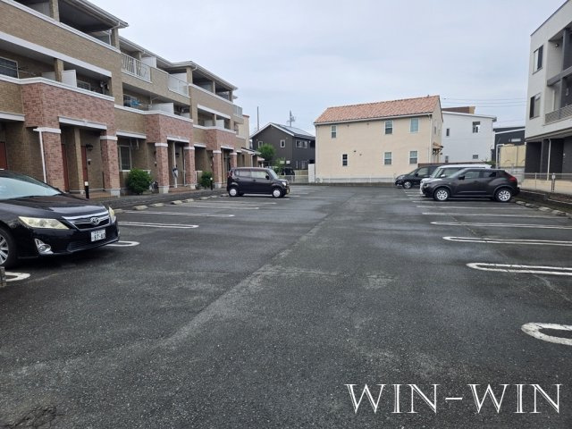 ドルフ・サンフラワーの駐車場