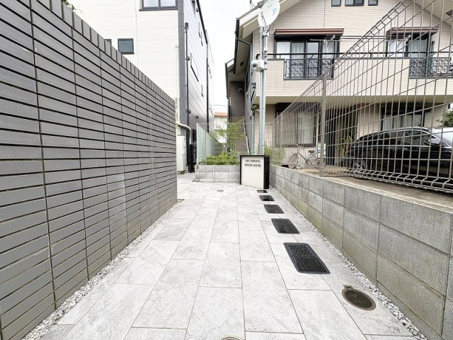 【外観】 | リムテラス南大泉　(保谷店) | 徒歩5分圏内に商業施設充実。24時間営業のスーパーもありお買い物が大変便利。