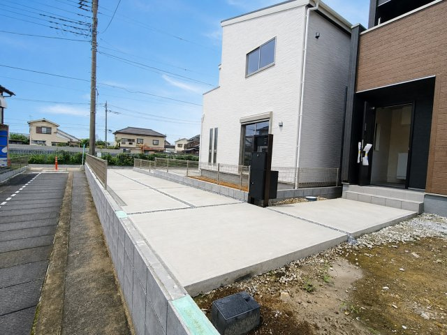 三郷市　新和4丁目　新築戸建　全2棟の駐車場|駐車場の用意があります