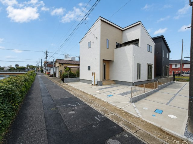 三郷市　新和4丁目　新築戸建　全2棟の前面道路含む現地写真|前面道路含む現地写真です