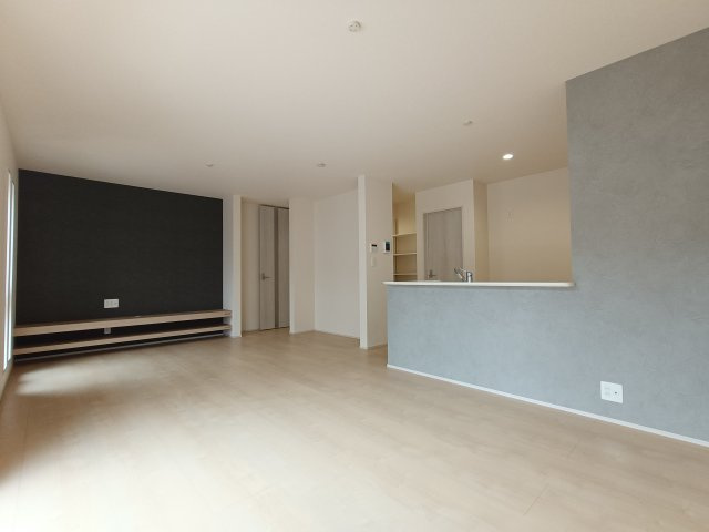 三郷市　新和4丁目　新築戸建　全2棟の居間・リビング|こちらの居間で趣味の時間をお楽しみください