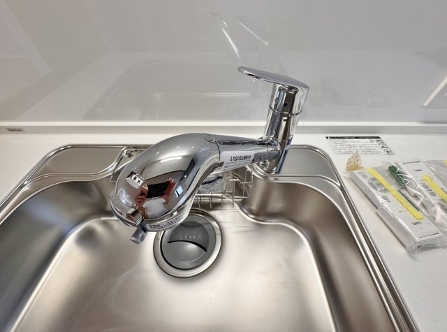 北区赤羽1丁目 全2棟 A号棟のキッチン|【浄水器】
クリアな水が毎日使え、見た目にもスマートな浄水器一体
