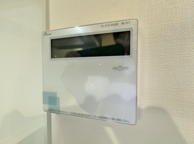 北区赤羽1丁目 全2棟 A号棟の冷暖房・空調設備|【床暖房】
空気を汚さずに足元から暖かい床暖房が標準装備です 小さなお子様にも安心の暖房設備です
