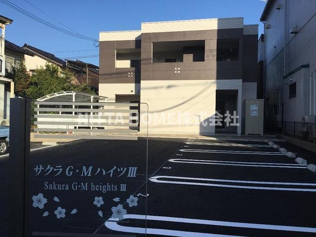 豊岡市桜町のアパートの駐車場|敷地内に駐車場も完備◆