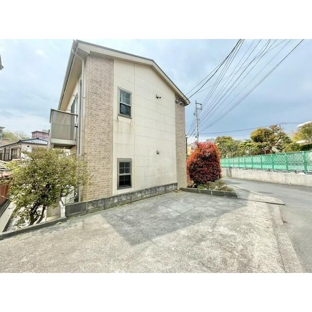 横須賀市上町２丁目のアパートの外観