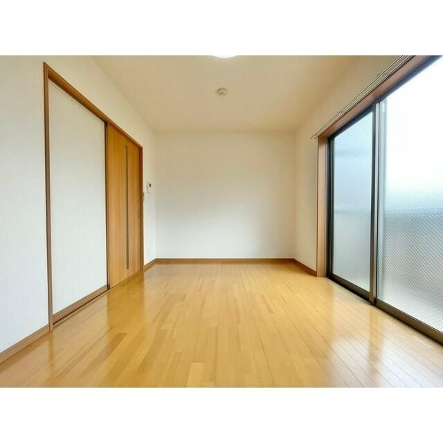 横須賀市上町２丁目のアパートの居間・リビング