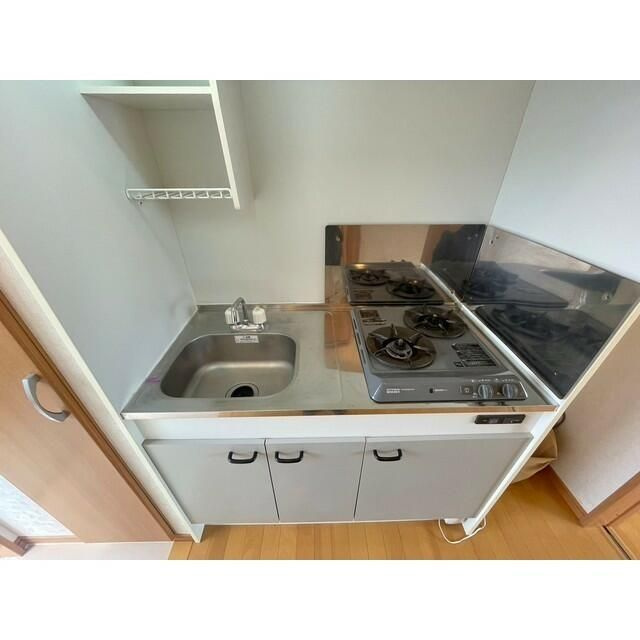 横須賀市上町２丁目のアパートのキッチン
