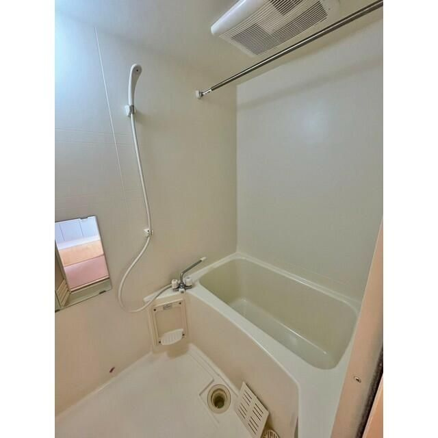横須賀市上町２丁目のアパートの浴室