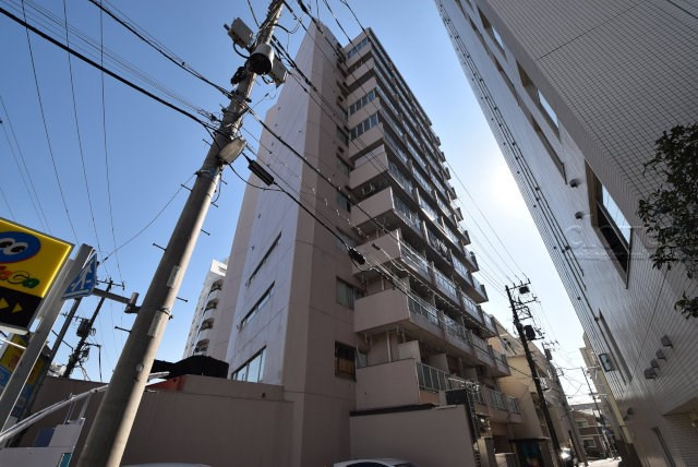 【現況写真】 | フジメゾン西日暮里 | 前面道路と外観の様子です。～即日のご見学可能～　お問合せはお気軽にどうぞ。