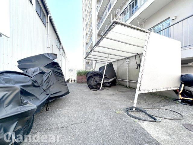  ルネ松戸の駐輪場|ドキドキの新生活も、安心してスタート。ぴったりの住まいを見つけませんか？クランディアが一緒に住まい選びをサポートします‼　まずは、お気軽にお問合せください　＃クランディア