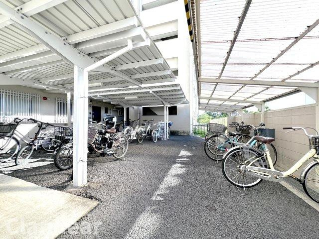  ルネ松戸の駐輪場|ドキドキの新生活も、安心してスタート。ぴったりの住まいを見つけませんか？クランディアが一緒に住まい選びをサポートします‼　まずは、お気軽にお問合せください　＃クランディア
