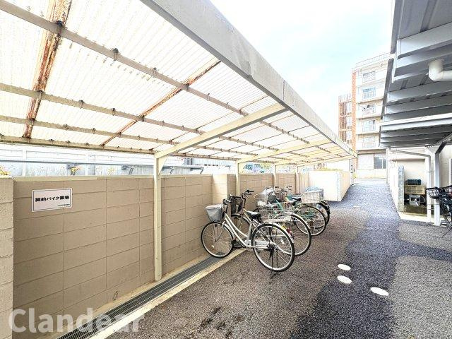  ルネ松戸の駐輪場|ドキドキの新生活も、安心してスタート。ぴったりの住まいを見つけませんか？クランディアが一緒に住まい選びをサポートします‼　まずは、お気軽にお問合せください　＃クランディア