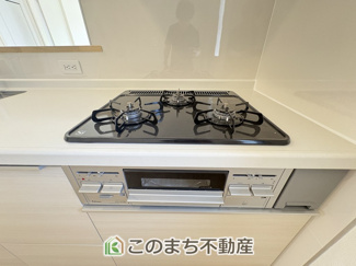 【キッチン】 | CRADLE GARDEN古河市諸川第9　1 | 3口ビルトインコンロで同時調理可能☆時短家事につながりますね☆