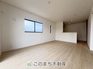 【居間・リビング】 | CRADLE GARDEN古河市諸川第9　1 | 窓が多く明るいリビングスペース☆ご家族の団らんを明るい日差しがが照らします☆