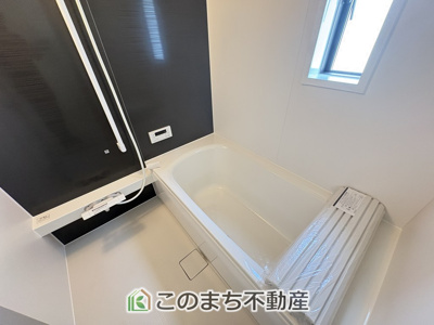 【浴室】 | CRADLE GARDEN古河市諸川第9　 | お風呂は足を延ばしてゆったり入浴できる広々1坪タイプ☆

ばして入浴できる広々とした1坪タイプのお風呂☆


