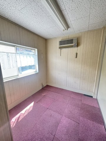 【売事務所・工場・倉庫】大津市国分2丁目の洋室|きれいな洋室です
