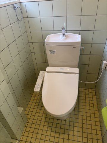 【売事務所・工場・倉庫】大津市国分2丁目のトイレ|落ち着いた色調のトイレです
