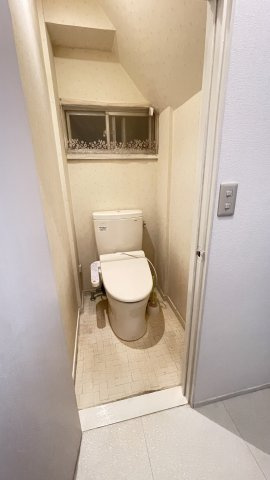 古ヶ崎二丁目一戸建のトイレ|ゆったりとした空間のトイレです