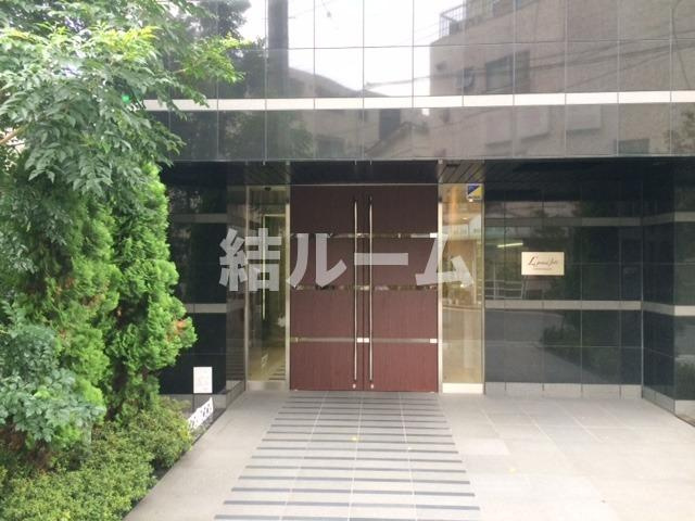川口市並木２丁目の賃貸マンションのエントランス