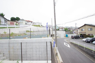 【前面道路含む現地写真】 | 【仲介手数料無料】川崎市麻生区千代ヶ丘8丁目　売地（全10区画）No.2区画　3580万円