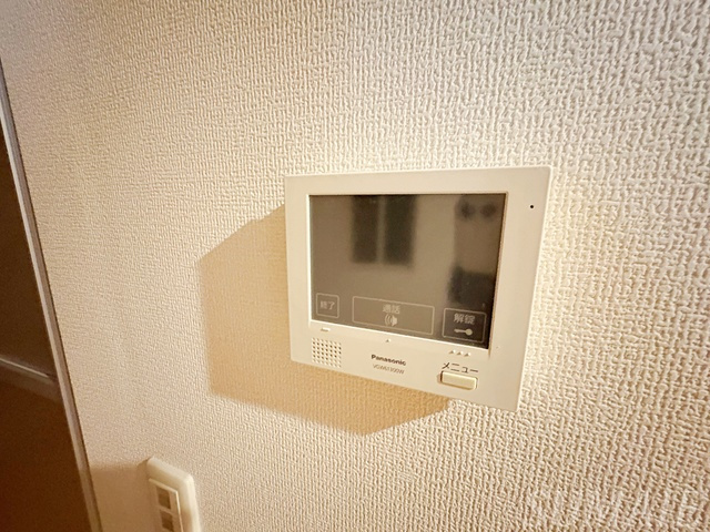 カーサドマーニのセキュリティ|モニタ付きインターホンです☆