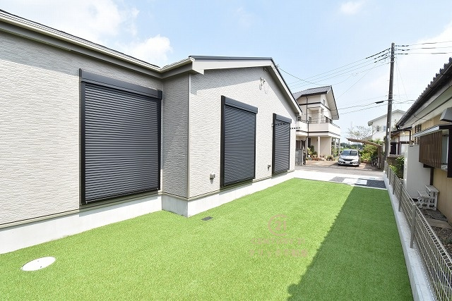 ハートフルタウン 　ひたちなか市津田2612番　Aの庭|現在は人工芝を敷いてあります。家庭菜園に挑戦したり季節の花を育てるなど、毎日の暮らしに潤いをくれるお庭です。