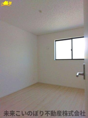 【子供部屋】 | Cradle garden加須市南町第3　3号棟 | お子さんのためのお部屋にいかがでしょうか二面採光のお部屋で日当たり通風良好です！
収納も大きく過ごしやすいです。お子さんのお部屋にいかがでしょうか