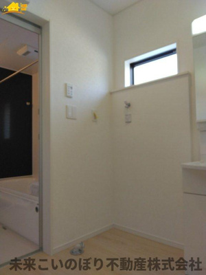 【脱衣所】 | Cradle garden加須市南町第3　3号棟 | 洗面脱衣室には窓があり空気の入れ替えが出来カビの防止対策できますよ。