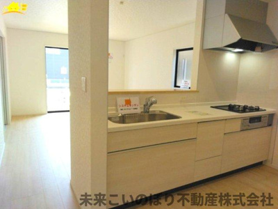 【キッチン】 | Cradle garden加須市南町第3　3号棟 | 対面キッチンならつくりたてのお料理をすぐに食卓へ♪配膳しながら調理ができるので調理スペースを広く使用でき、作業効率も上がります♪