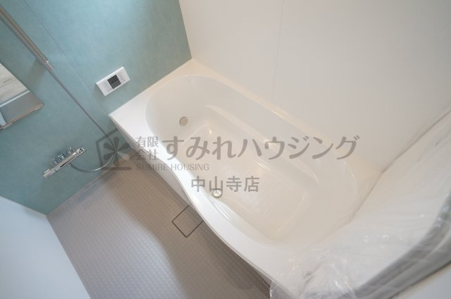 レミエ宝塚の浴室|追い焚き機能付きのゆったりサイズのお風呂です