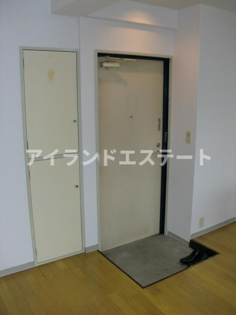 NSハイム　バストイレ別　脱衣所　角住戸の玄関