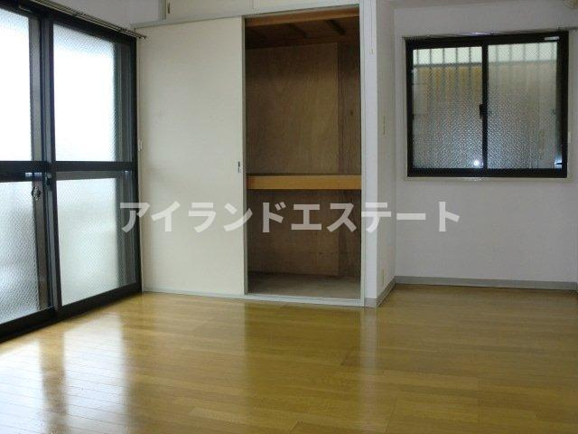NSハイム　バストイレ別　脱衣所　角住戸の内装