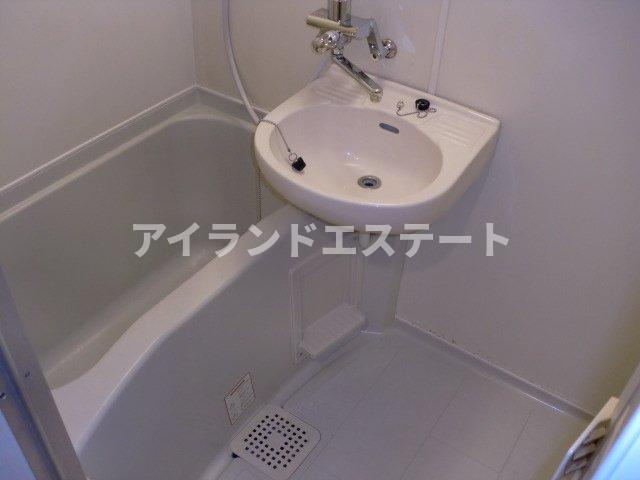 NSハイム　バストイレ別　脱衣所　角住戸の浴室