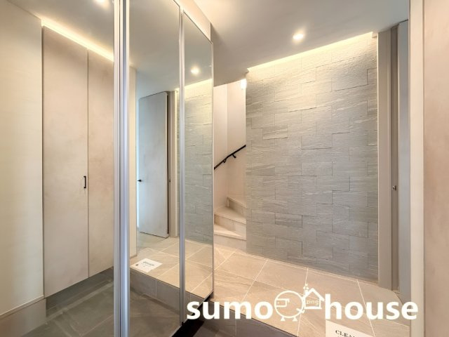 創作住宅　青木町の玄関|明るい玄関です