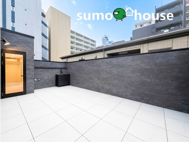 創作住宅　青木町のバルコニー|バルコニーからの眺めを楽しみながら食事をしませんか