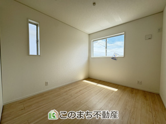 【洋室】 | CRADLE GARDEN古河市諸川第9　2 | 窓が多く明るい室内が好印象☆