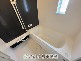 【浴室】 | CRADLE GARDEN古河市諸川第9　 | お風呂は足を延ばしてゆったり入浴できる広々1坪タイプ☆

ばして入浴できる広々とした1坪タイプのお風呂☆


