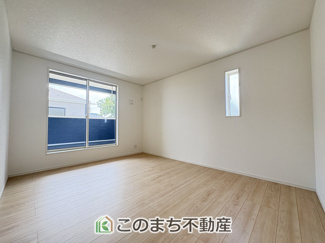 【洋室】 | CRADLE GARDEN古河市諸川第9　 | 窓が多く明るい室内が好印象☆
