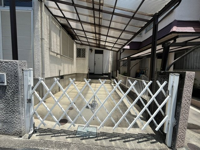 河内長野市西之山町戸建の駐車場