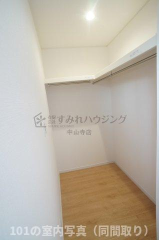 レミエ宝塚の収納|主寝室のウォークインクローゼットです