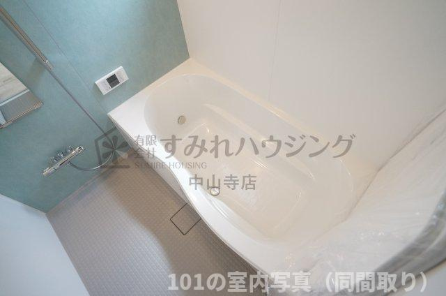 レミエ宝塚の浴室|追い焚き機能付きのゆったりサイズのお風呂です