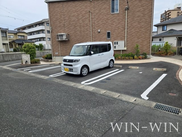 クラール カミノワの駐車場
