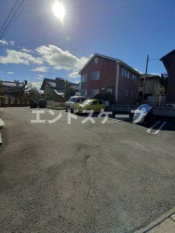 メゾン　エストＢの駐車場|高崎、前橋のお部屋探しはエンドスケープまで！お客様の理想お聞かせ下さい♪